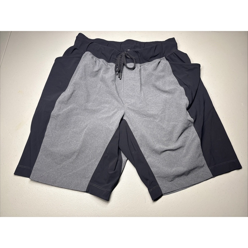Lululemon Namaste At The Beach Short 9 Mens L Black/Gray Athletic Running